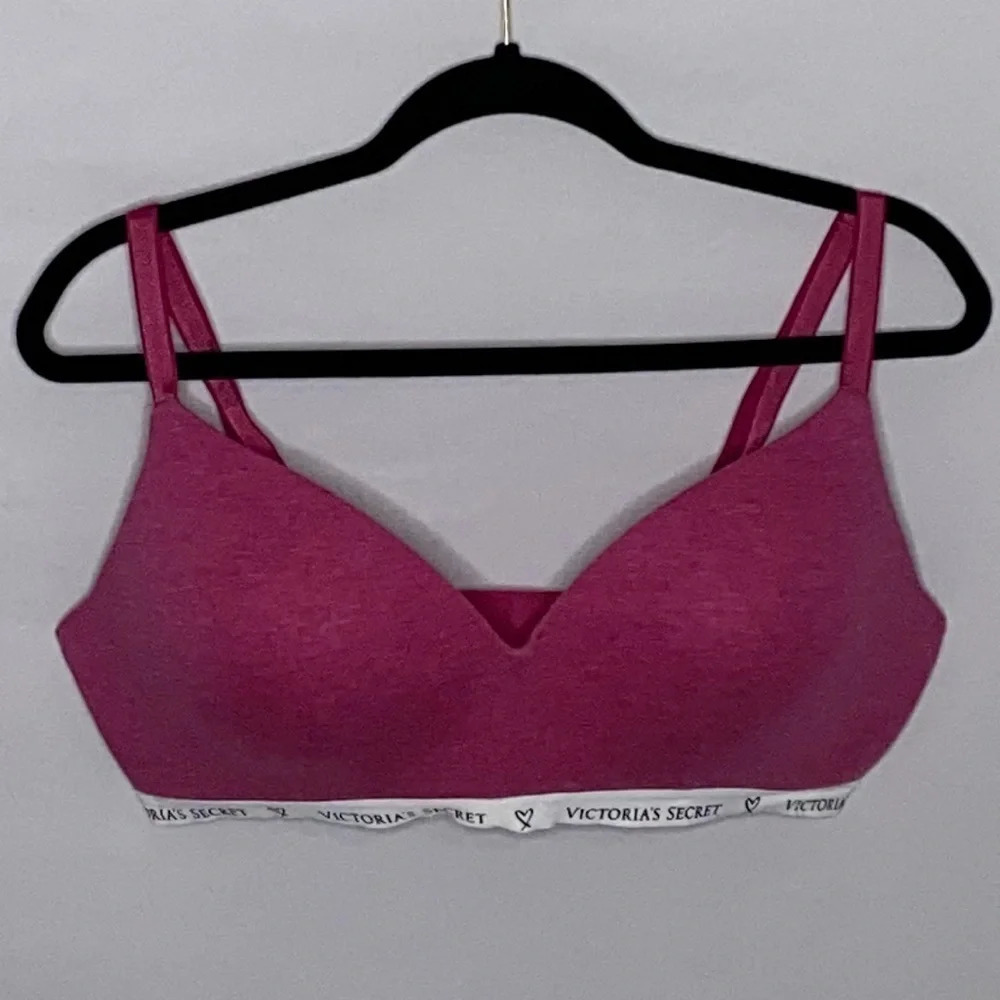 Victoria's Secret T Shirt Bra Lightly Lined and Wireless - Size 38D